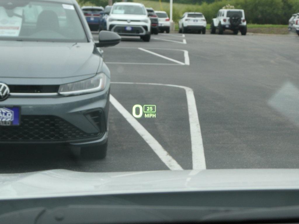 new 2025 Buick Envision car, priced at $37,262