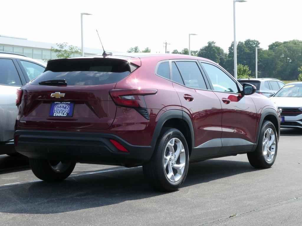used 2024 Chevrolet Trax car, priced at $22,356