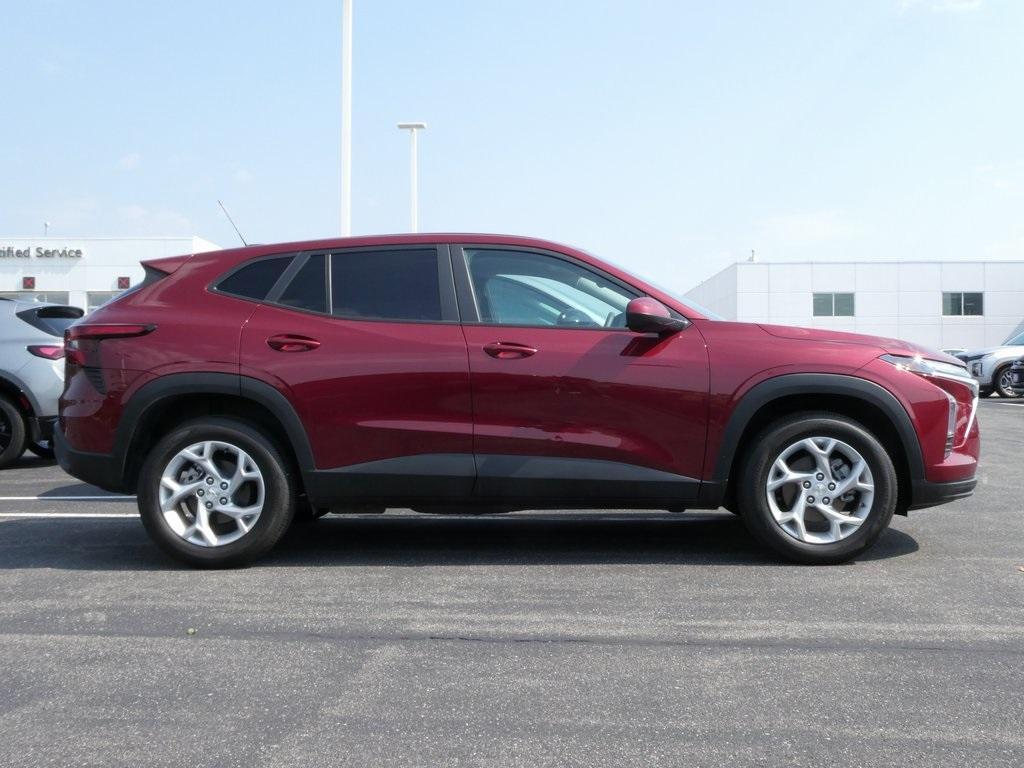 used 2024 Chevrolet Trax car, priced at $22,356