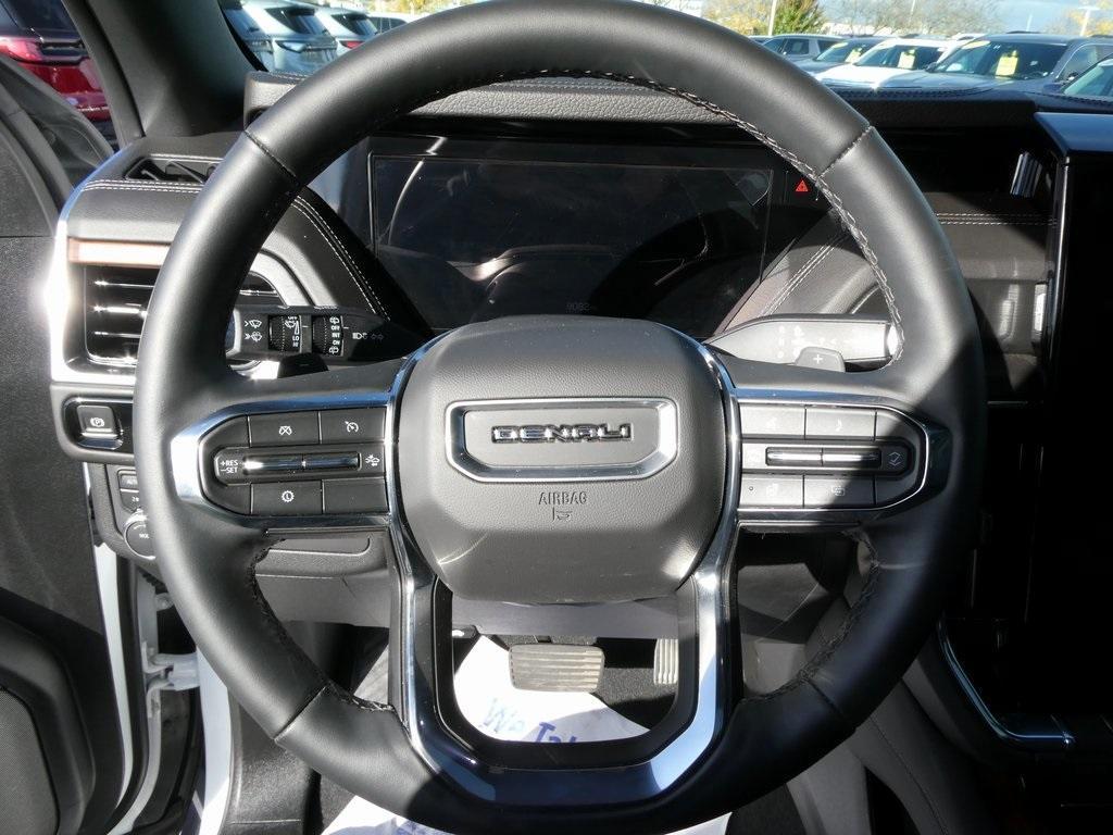 used 2025 GMC Yukon car, priced at $79,304