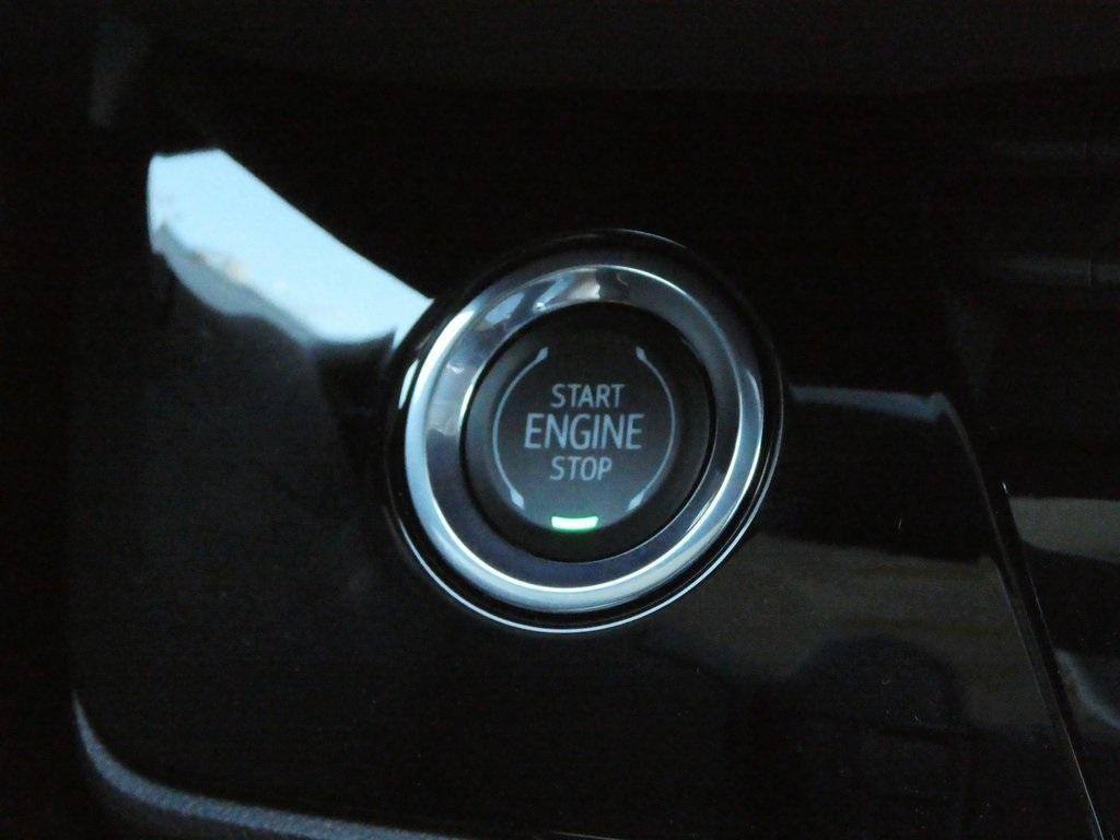 used 2025 Buick Envision car, priced at $39,697