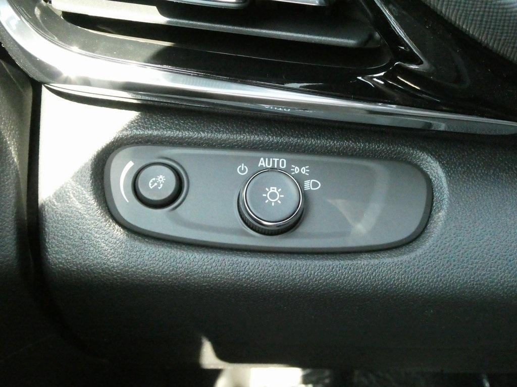 new 2025 Buick Envista car, priced at $29,769