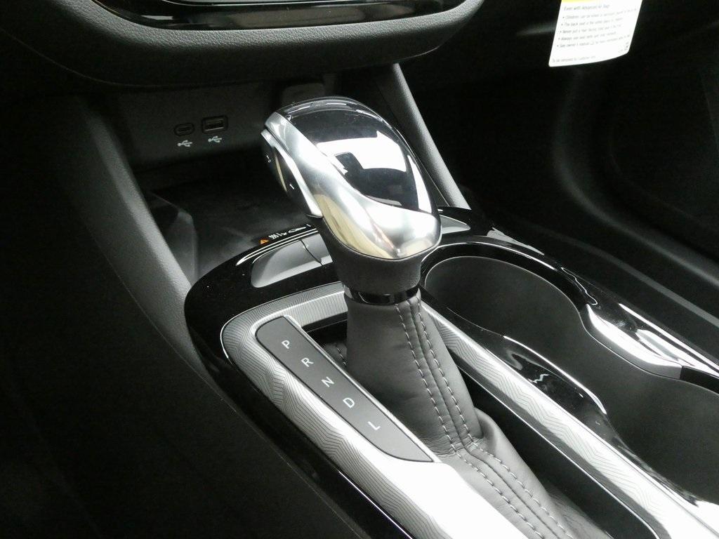new 2025 Buick Envista car, priced at $30,990