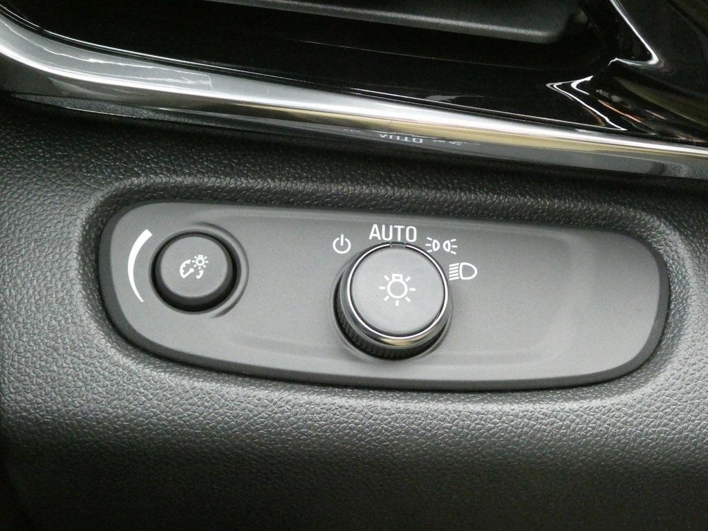 new 2025 Buick Envista car, priced at $30,990