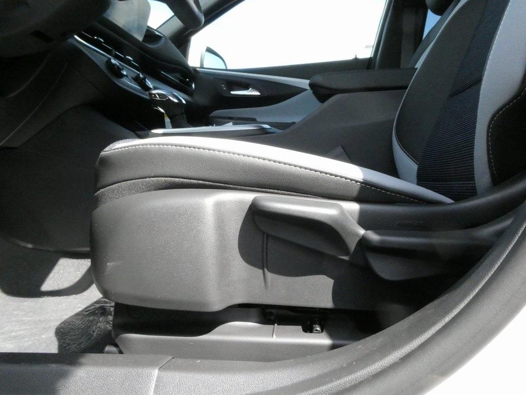 new 2025 Buick Envista car, priced at $24,187