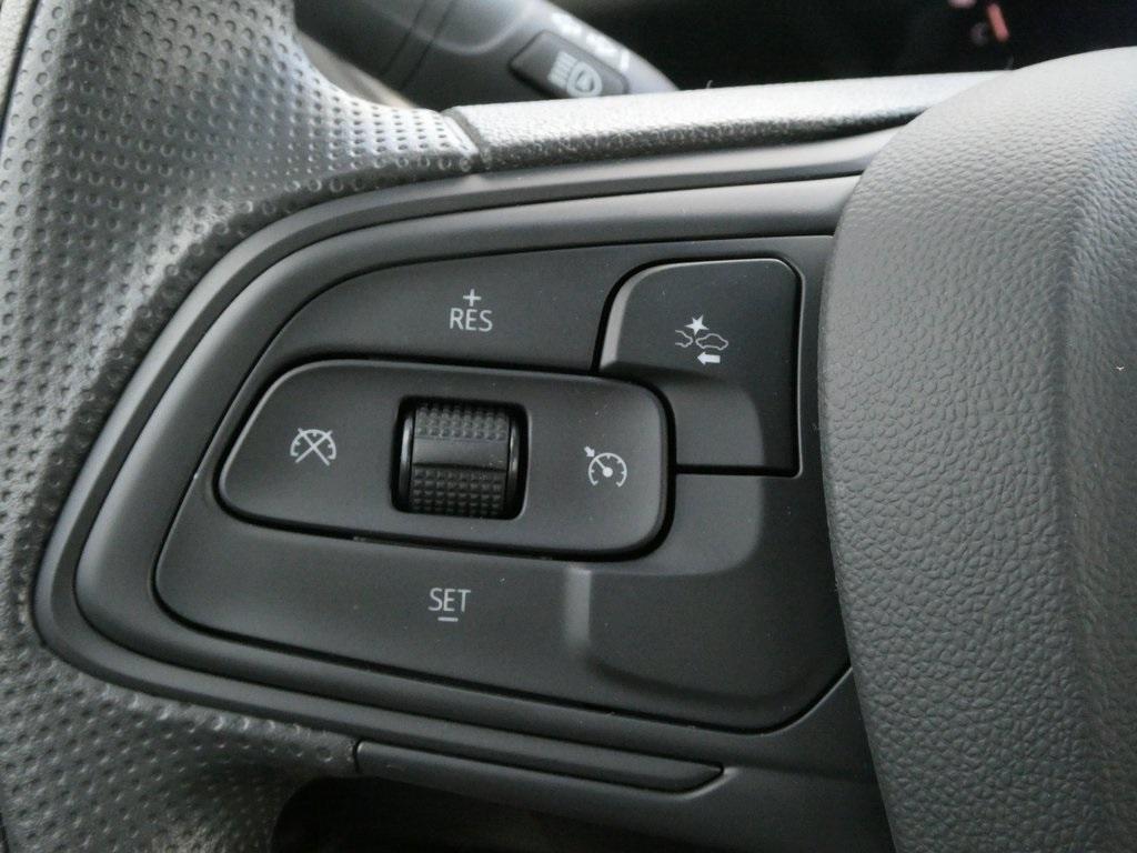 new 2025 Buick Envista car, priced at $24,187
