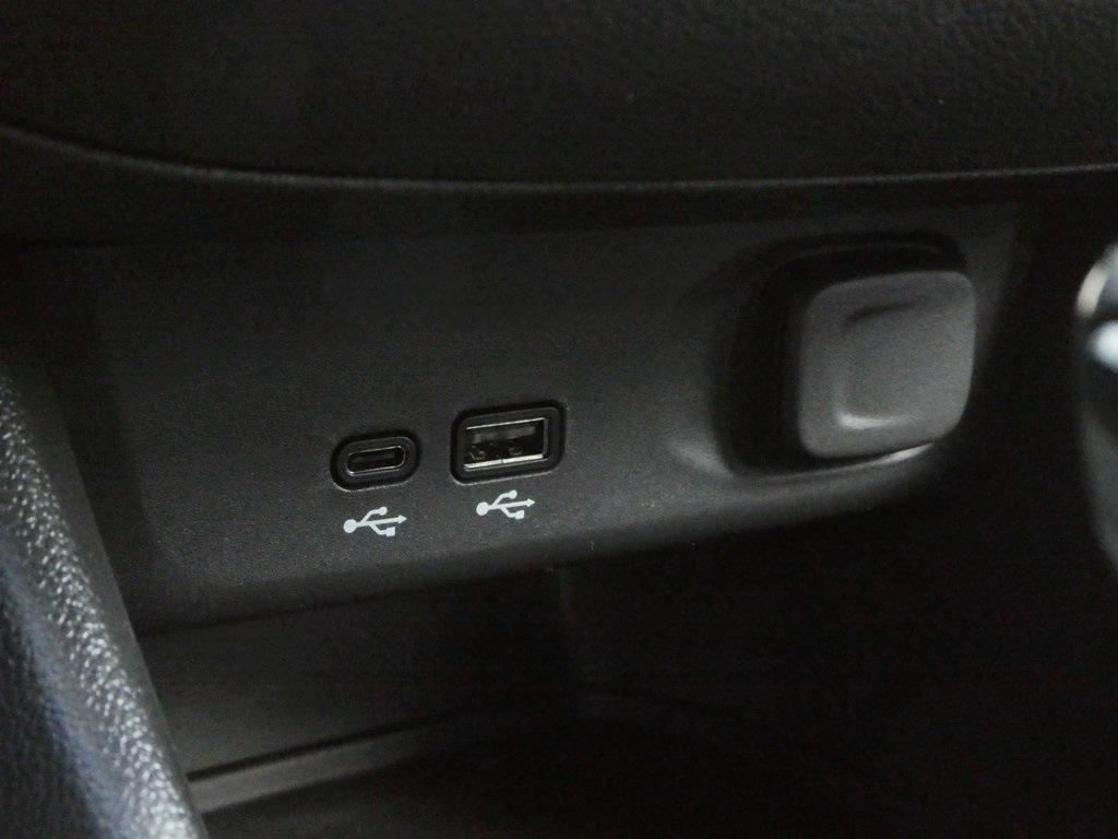 new 2025 Buick Envista car, priced at $24,187
