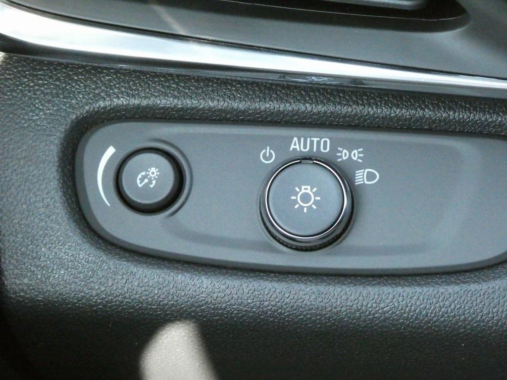 new 2025 Buick Envista car, priced at $24,943