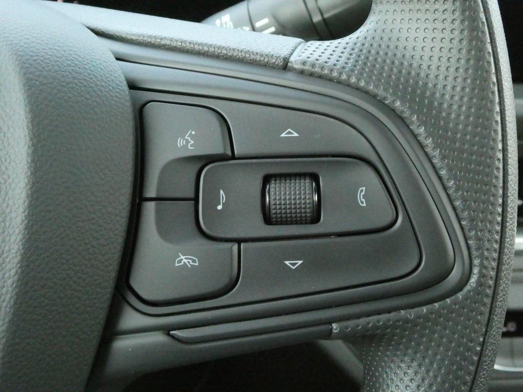 new 2025 Buick Envista car, priced at $24,943