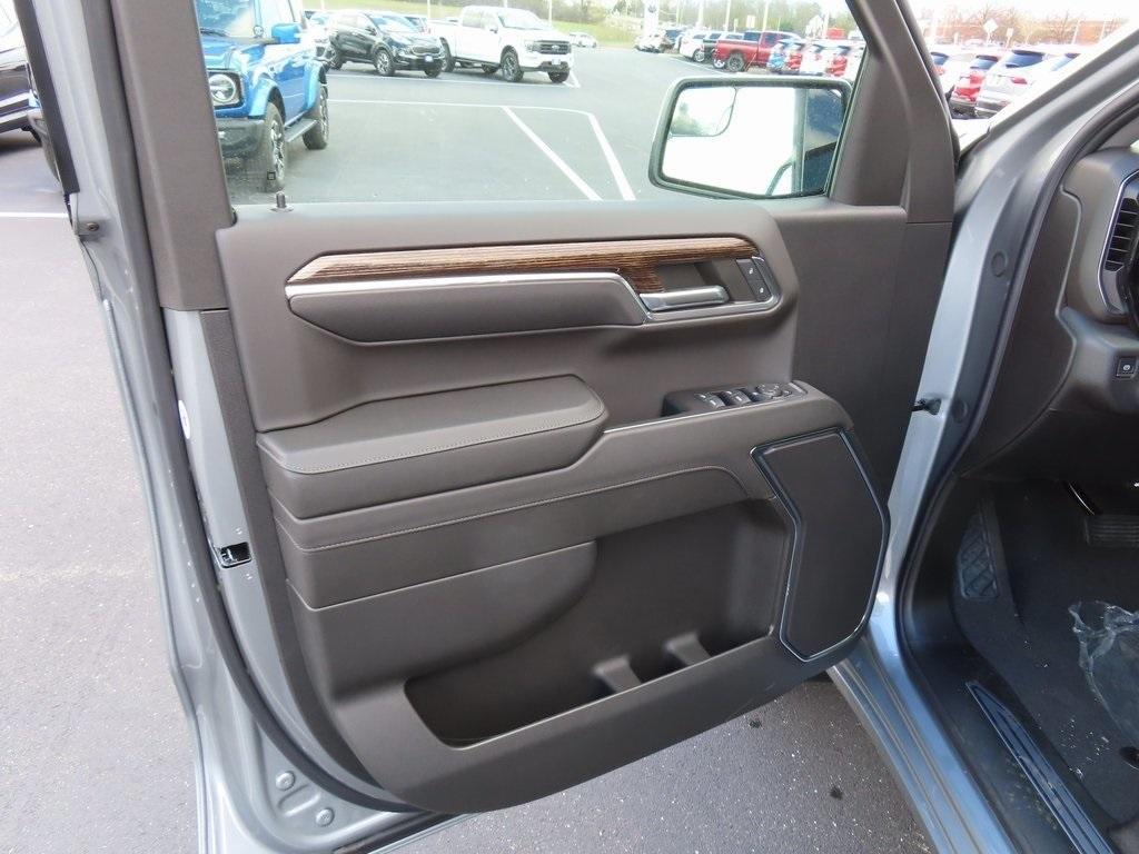 new 2024 GMC Sierra 1500 car, priced at $49,000