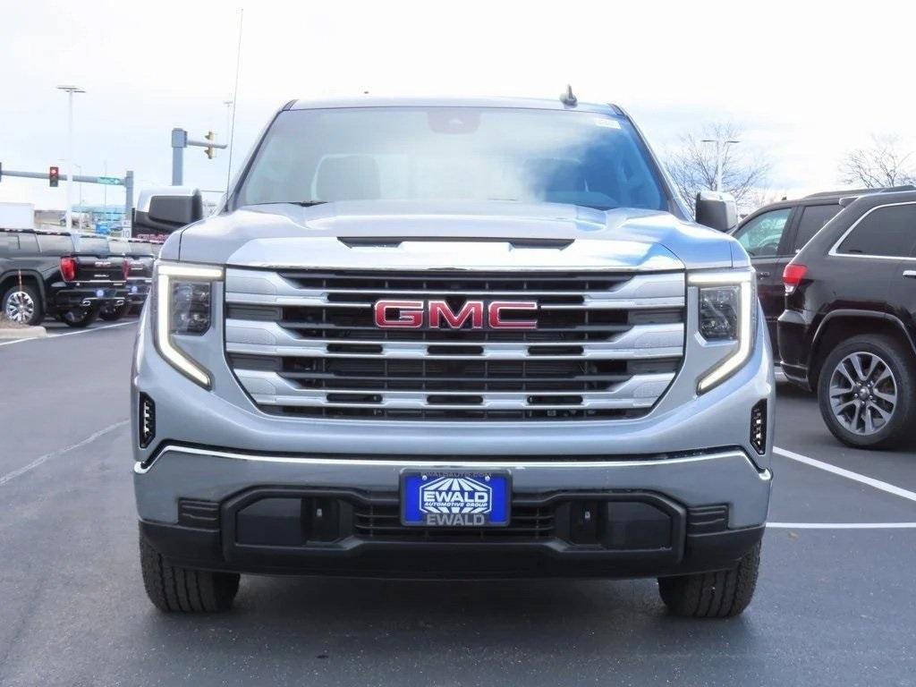 new 2024 GMC Sierra 1500 car, priced at $49,000