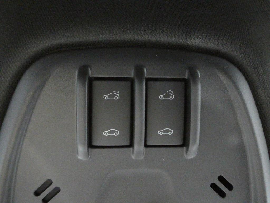 new 2025 Buick Envista car, priced at $30,990