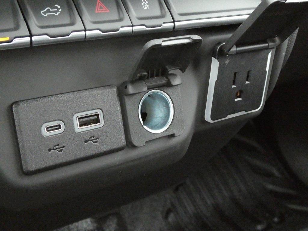new 2025 GMC Sierra 1500 car, priced at $42,517