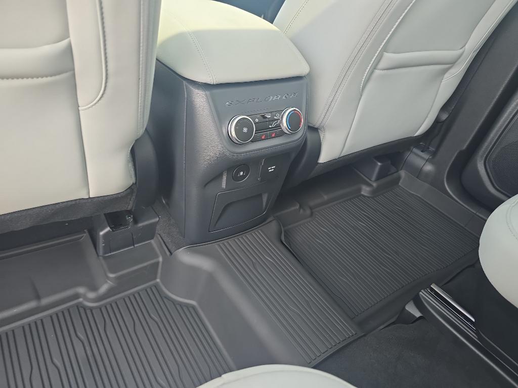 new 2025 Ford Explorer car, priced at $59,995