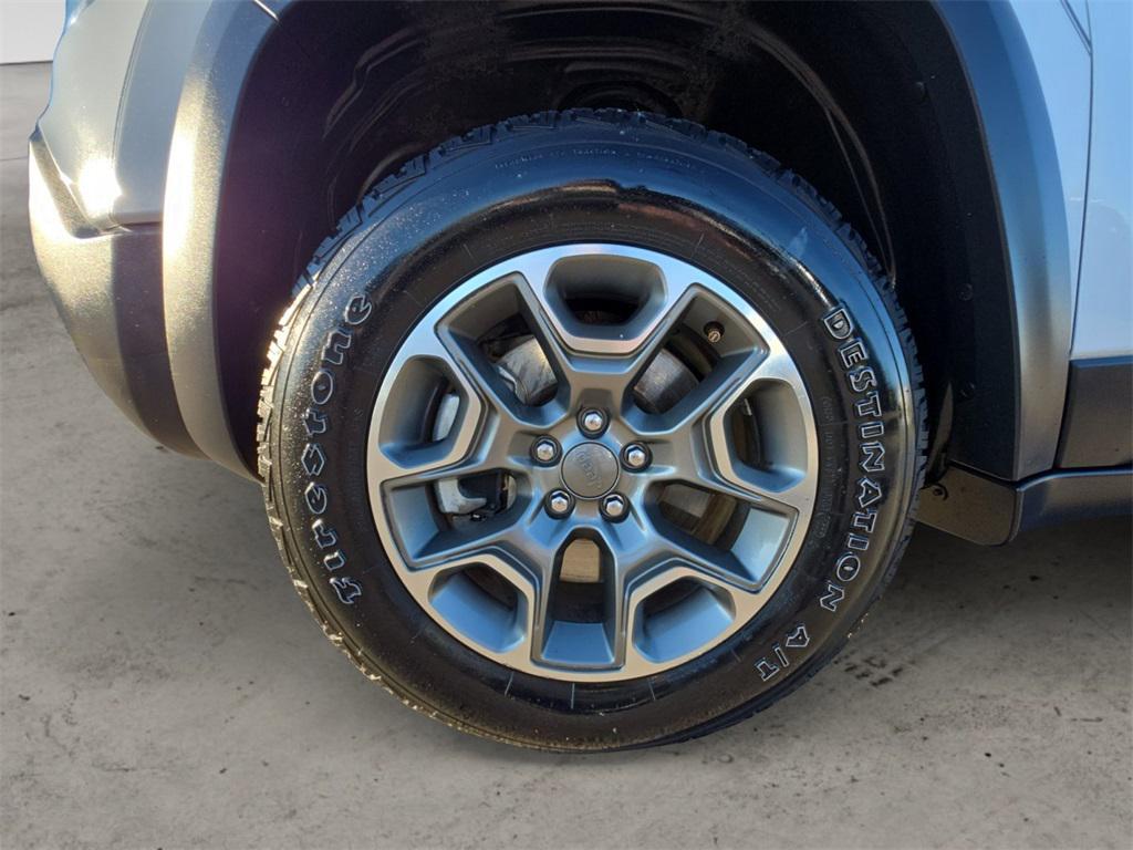 used 2022 Jeep Cherokee car, priced at $23,995