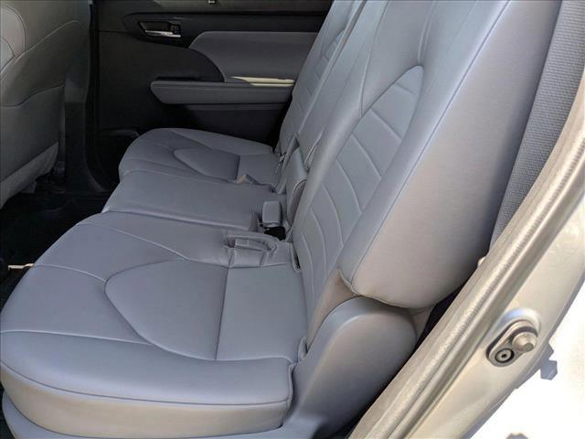 used 2022 Toyota Highlander car, priced at $35,631