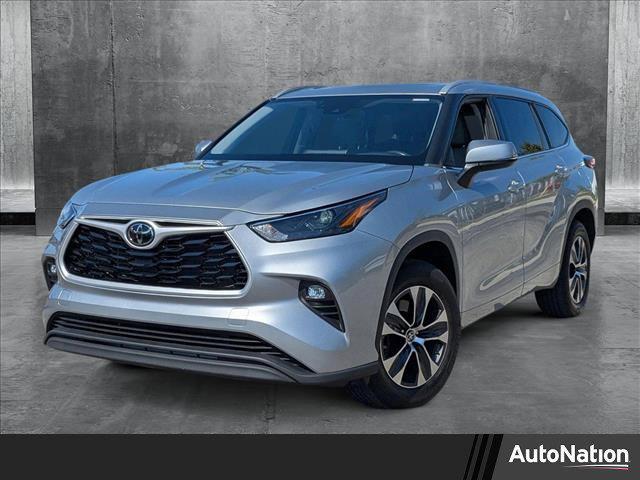 used 2022 Toyota Highlander car, priced at $34,992