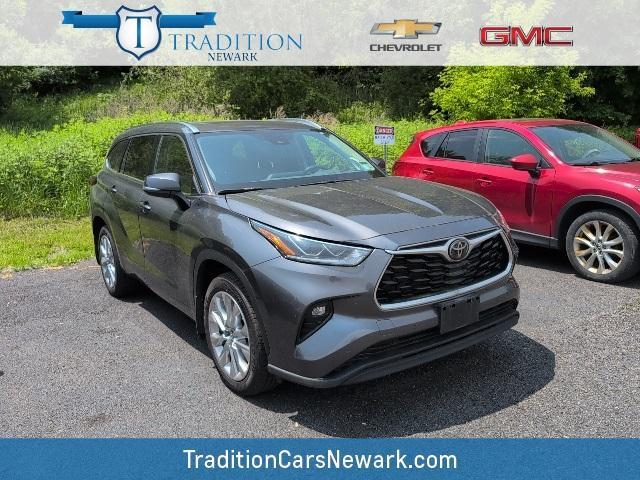 used 2021 Toyota Highlander car, priced at $34,743