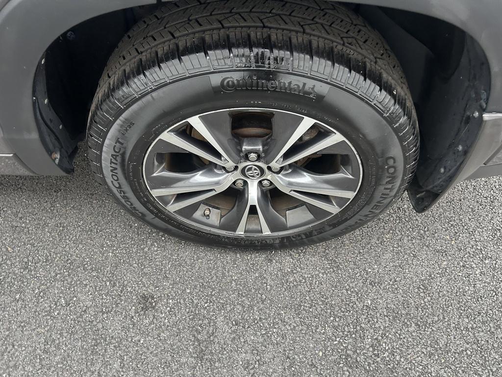 used 2016 Toyota Highlander car, priced at $16,500