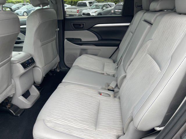 used 2019 Toyota Highlander car, priced at $27,516