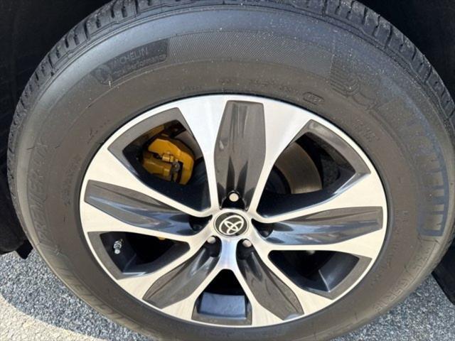 used 2021 Toyota Highlander car, priced at $37,527