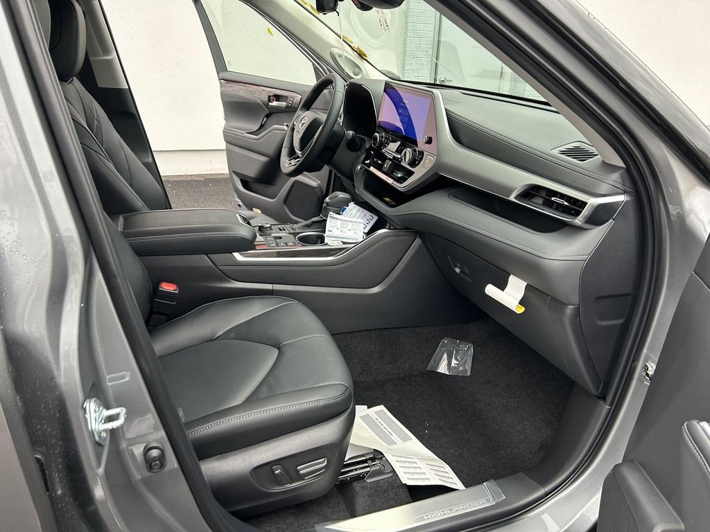 new 2026 Toyota Highlander car, priced at $57,561