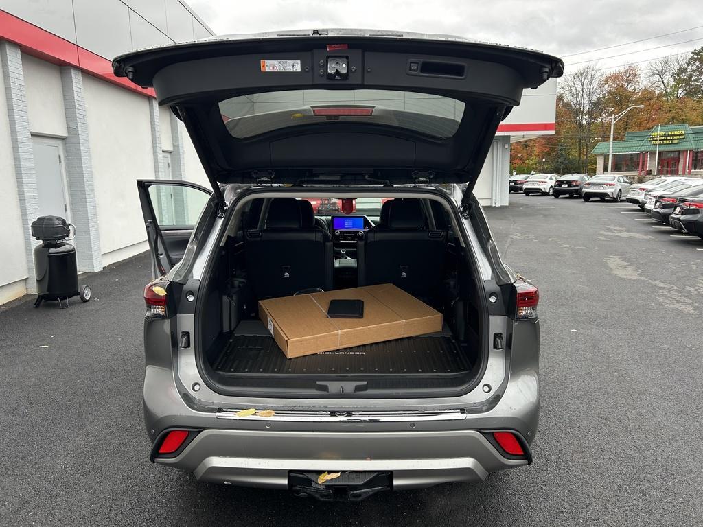 new 2026 Toyota Highlander car, priced at $57,561