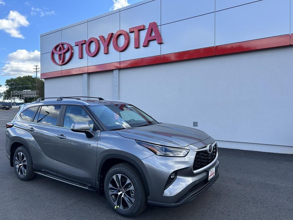 new 2026 Toyota Highlander car, priced at $46,983