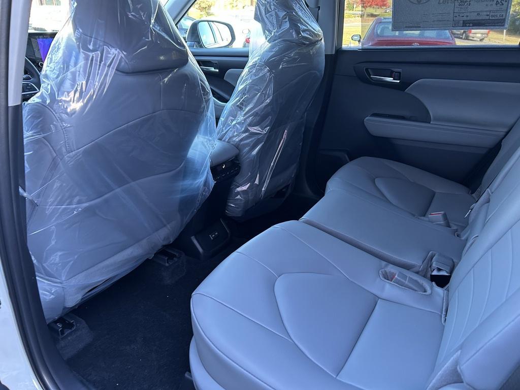 new 2025 Toyota Highlander car, priced at $46,853