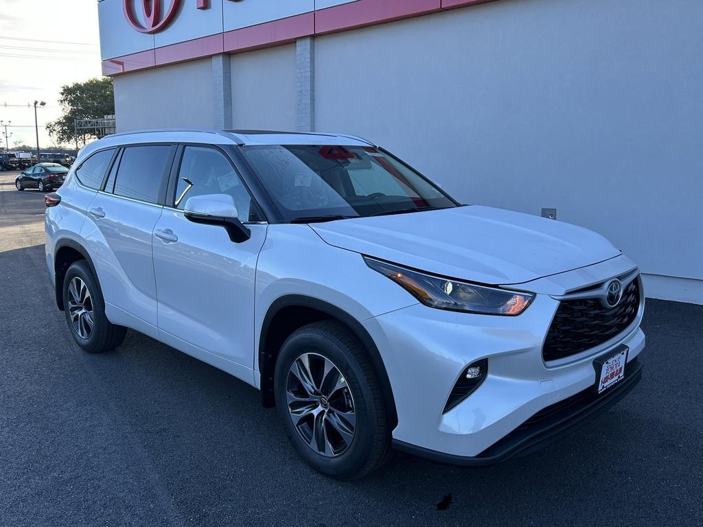 new 2025 Toyota Highlander car, priced at $46,853