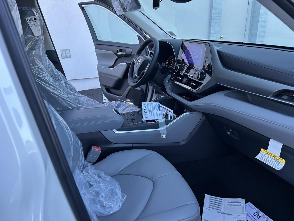 new 2025 Toyota Highlander car, priced at $46,853