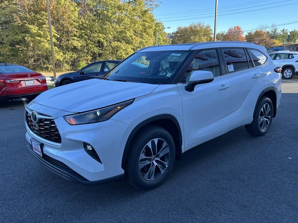 new 2025 Toyota Highlander car, priced at $46,853