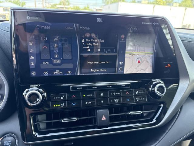 used 2022 Toyota Highlander car, priced at $40,867