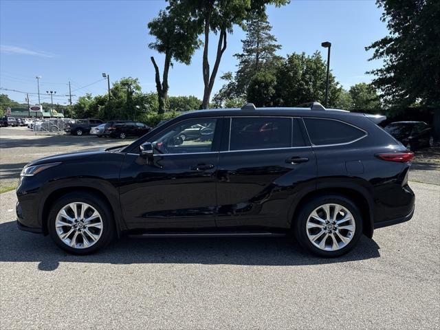 used 2022 Toyota Highlander car, priced at $40,867