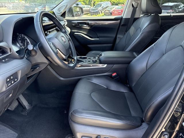 used 2022 Toyota Highlander car, priced at $40,867