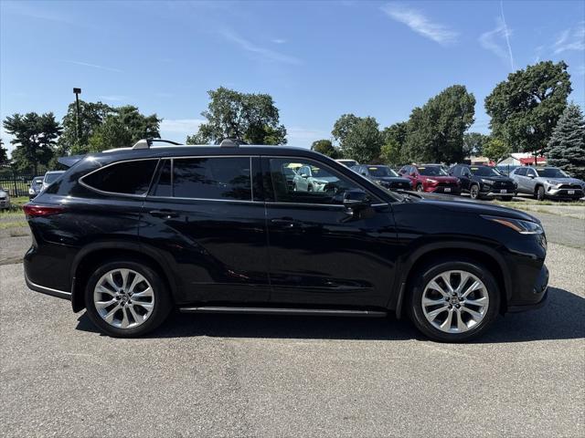 used 2022 Toyota Highlander car, priced at $40,867