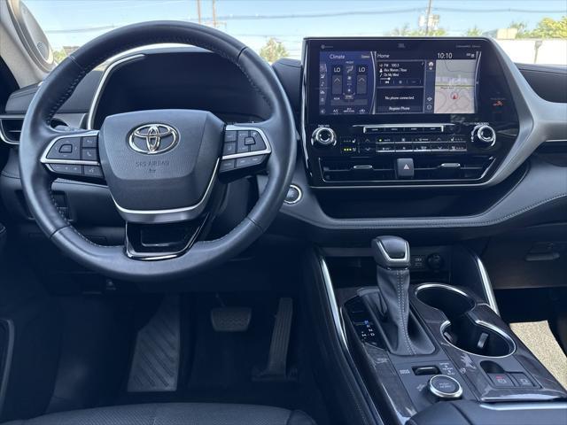 used 2022 Toyota Highlander car, priced at $40,867