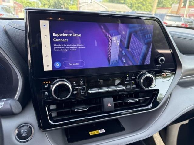 used 2023 Toyota Highlander car, priced at $42,951