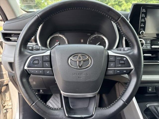 used 2022 Toyota Highlander car, priced at $33,331