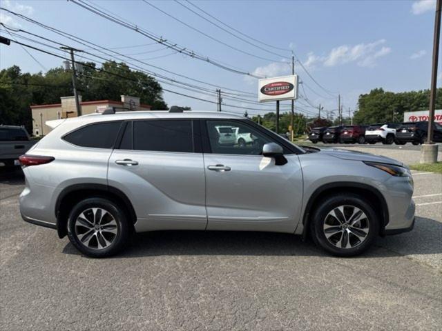 used 2022 Toyota Highlander car, priced at $33,331