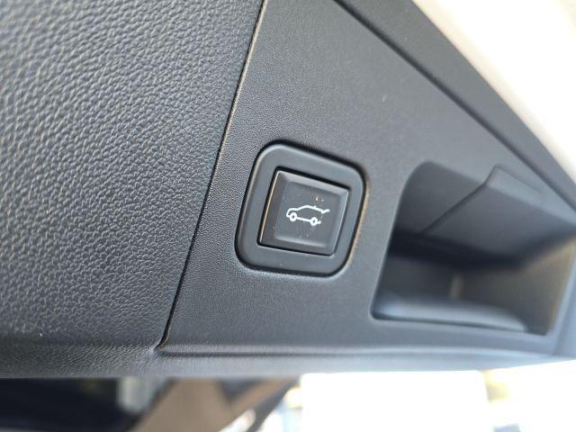 used 2021 Cadillac XT5 car, priced at $26,853