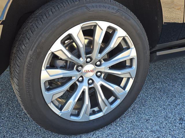 used 2021 GMC Yukon XL car, priced at $56,311