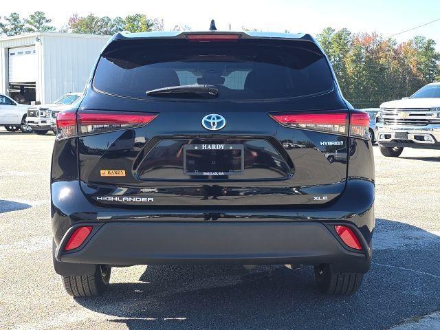 used 2022 Toyota Highlander Hybrid car, priced at $41,500