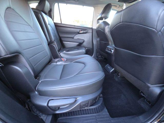 used 2022 Toyota Highlander Hybrid car, priced at $41,500