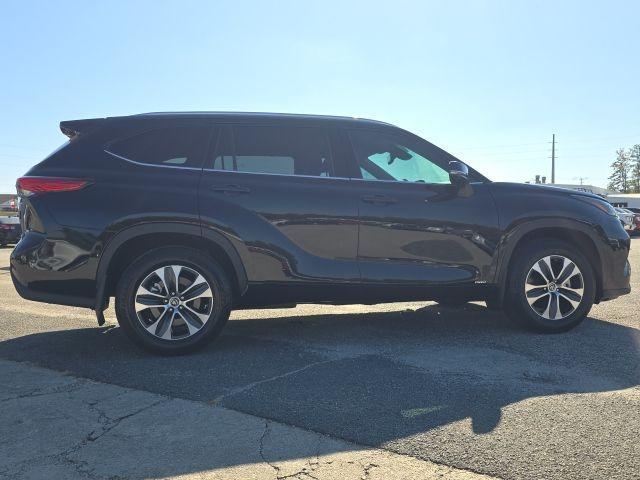 used 2022 Toyota Highlander Hybrid car, priced at $41,500