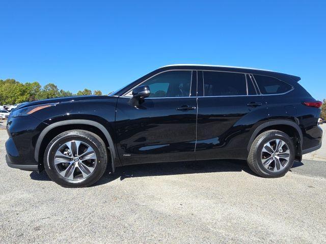 used 2022 Toyota Highlander Hybrid car, priced at $41,500