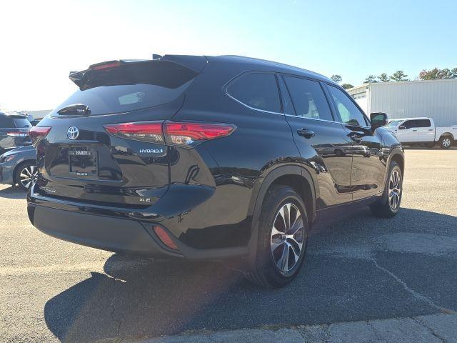 used 2022 Toyota Highlander Hybrid car, priced at $41,500