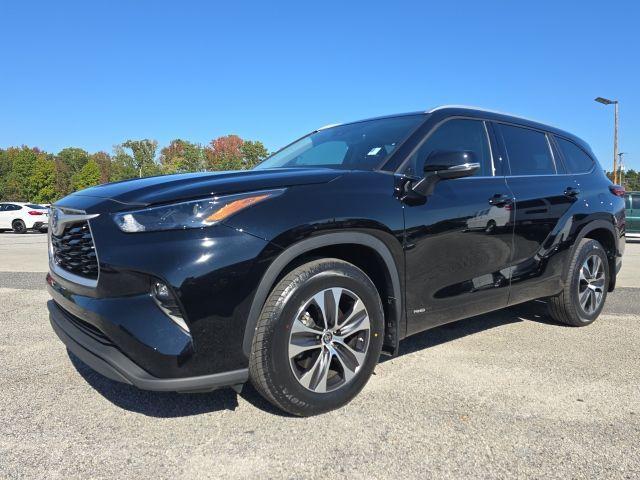 used 2022 Toyota Highlander Hybrid car, priced at $41,500