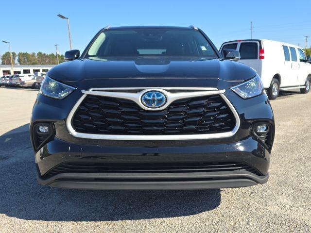 used 2022 Toyota Highlander Hybrid car, priced at $41,500