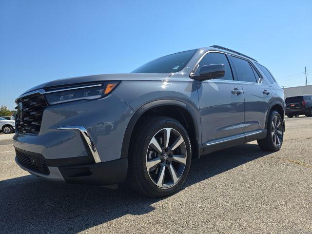 used 2025 Honda Pilot car, priced at $50,850